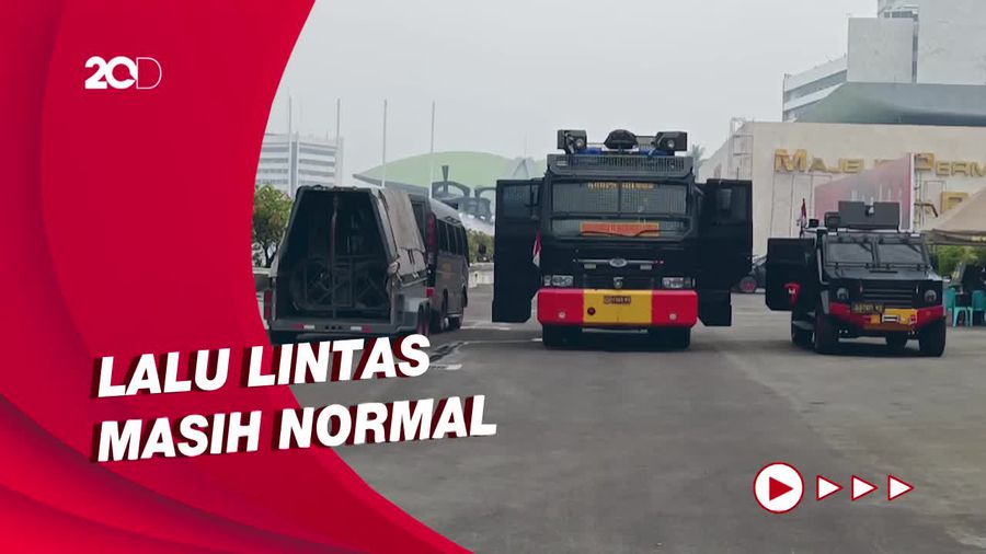 Rantis-Brimob Bersiaga di DPR Jelang Aksi Demo Mahasiswa-Buruh
