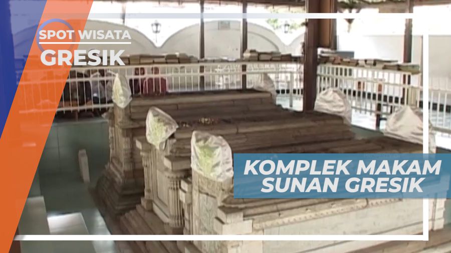 Ukiran Ayat Al Quran di Makam Sunan Gresik