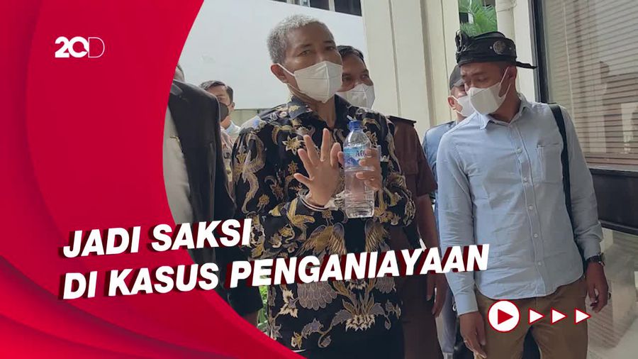 Dengan Tangan Terborgol, M Kace Hadir di Sidang Napoleon
