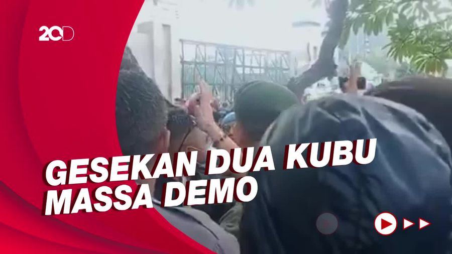 Sempat Ricuh, Polisi Amankan 26 Massa Demo di Depan Gedung DPR