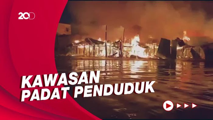 Kebakaran Besar Melahap Pemukiman di Pelabuhan Filipina