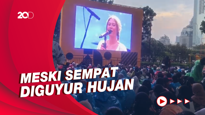 Antusiasme Penonton Saksikan Kunto Aji-Nadin Amizah di Allo Bank Festival
