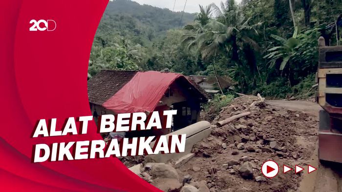 Jalan di Kulon Progo yang Terputus Akibat Banjir Bandang Mulai Dibersihkan