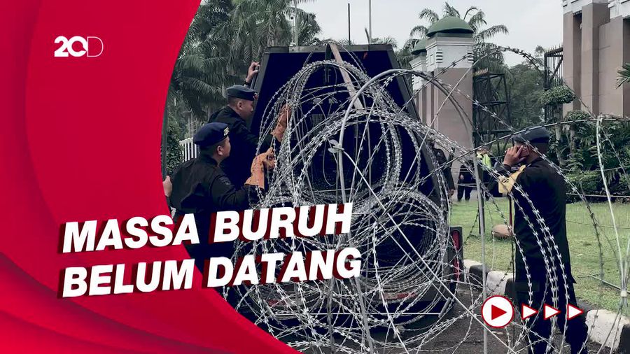 Kawat Berduri Disiapkan Jelang Demo Buruh di Gedung DPR
