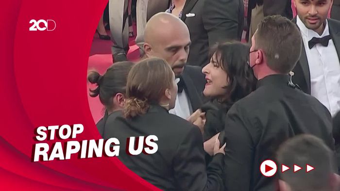 Wanita Telanjang Dada Terobos Karpet Merah Festival Film Cannes