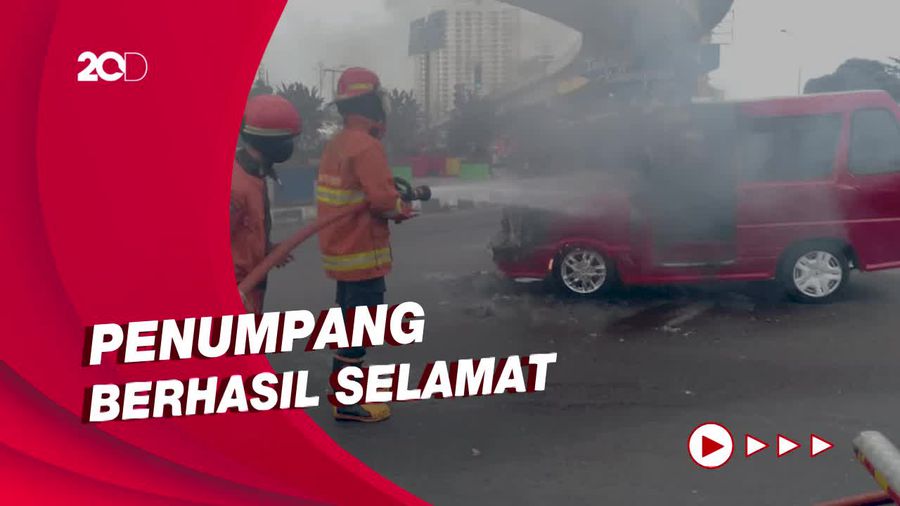 Angkot Berpenumpang Terbakar di Bekasi, Diduga Korsleting Listrik