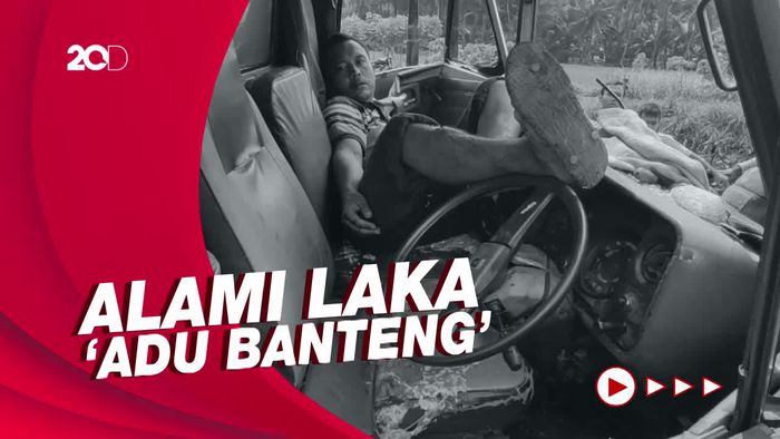 Dramatis! Proses Evakuasi Sopir Truk Terjepit Bodi Kendaraan