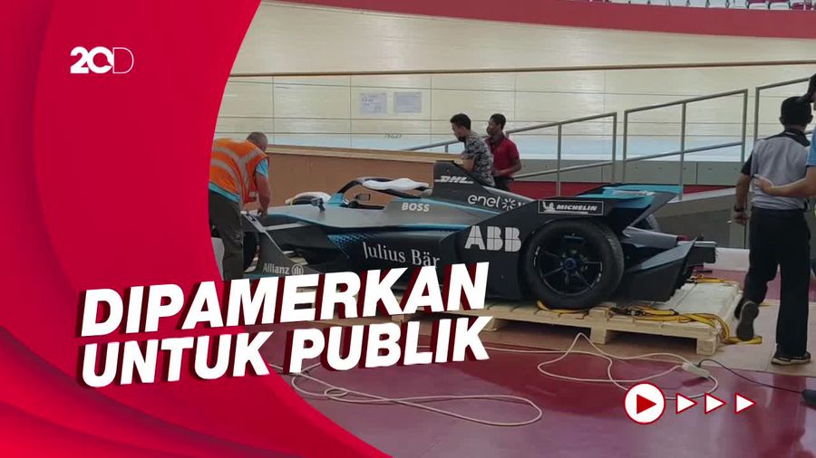 Intip Unboxing Replika Mobil Formula E di Velodrome