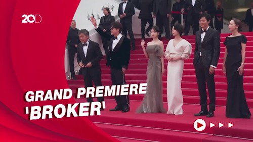 Pesona IU-Kang Dong Won di Red Carpet Cannes Film Festival