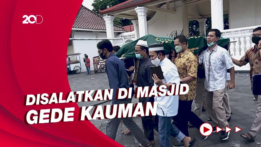 Momen Jenazah Buya Syafii Maarif Tiba di Masjid Gede Kauman