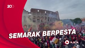 Momen Fans AS Roma Penuhi Colosseum Rayakan Trofi UECL