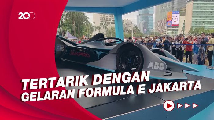 Kata Warga soal Replika Mobil Formula E: Kampanye Green Energy