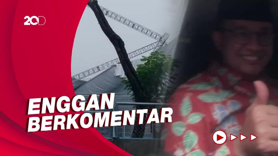 Senyum Anies saat Ditanya Atap Tribun Formula E Roboh Terkena Badai