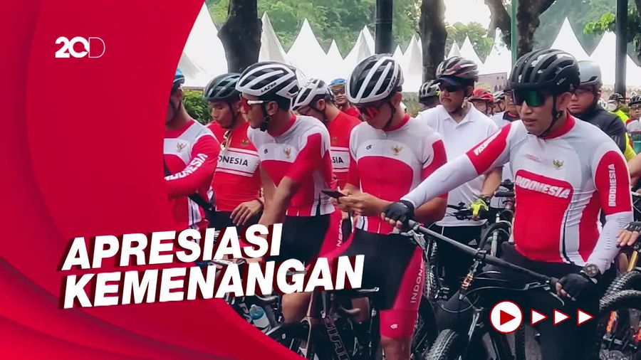 Momen Kapolri-Atlet Sepeda SEA Gowes Bareng di Parade Kemenangan