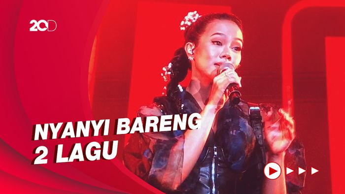 PJ Morton Kejutkan Penonton dengan Duet Bersama Yura Yunita