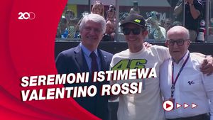 Wajah Semringah Rossi Saat Nomor 46 Dipensiunkan