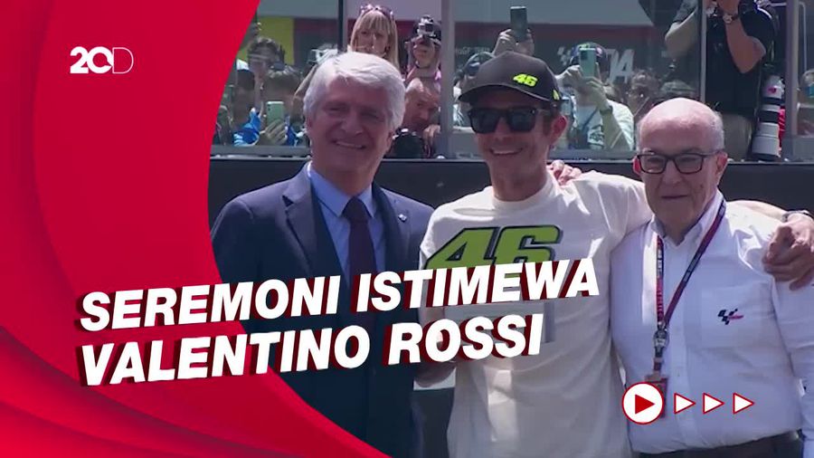 Wajah Semringah Rossi Saat Nomor 46 Dipensiunkan