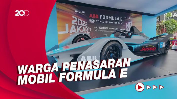 Replika Mobil Formula E Mejeng di CFD Bundaran HI, Jadi Spot Foto Warga