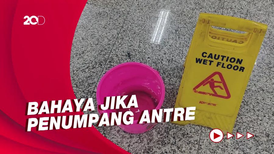 Penumpang Minta Atap Bocor di Stasiun Manggarai Segera Diperbaiki