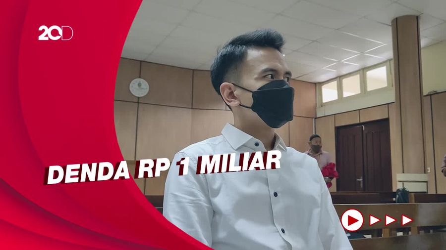 Tangis Adam Deni Dituntut 8 Tahun Penjara atas Kasus ITE