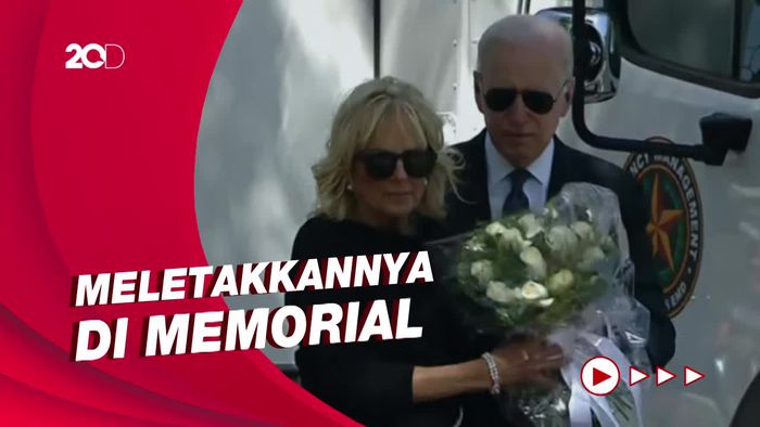 Bawa Buket Bunga, Biden Kunjungi SD Tempat Penembakan di Texas