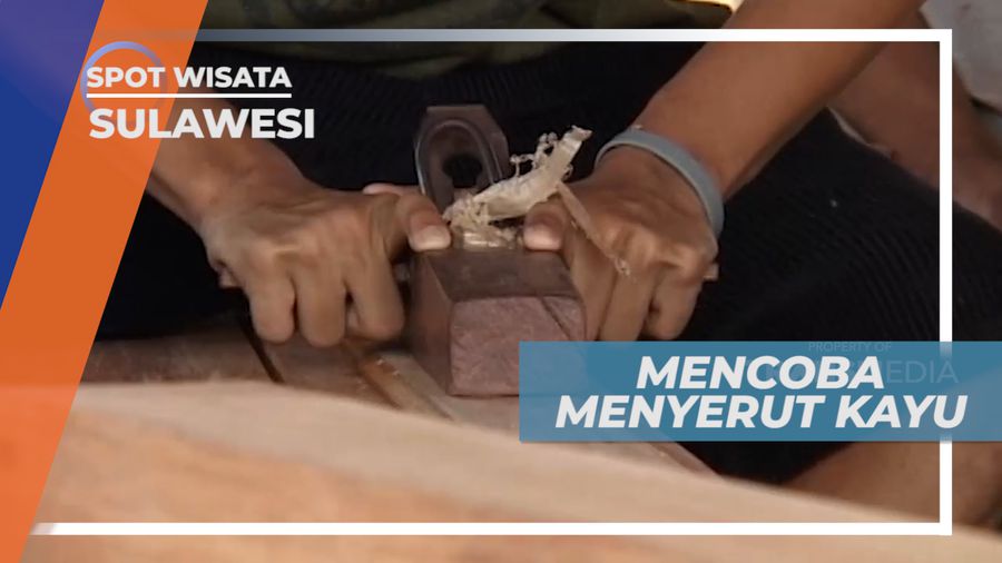 Menyerut Kayu Untuk Membuat Rumah Tradisional Sulawesi Utara