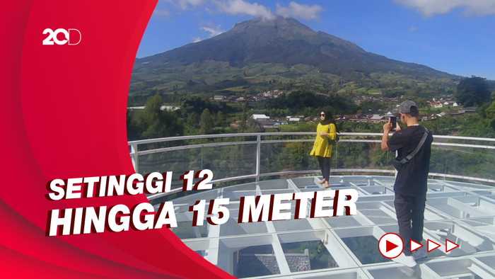 Melewati Jembatan Kaca dengan View Gunung Sumbing dan Sindoro