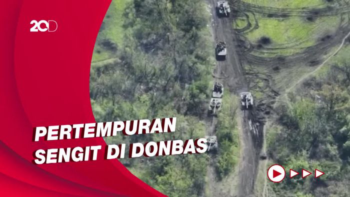 Detik-detik Ukraina Hujani Konvoi Militer Rusia dengan Bom