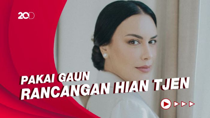 Pesona Sophia Latjuba di Pernikahan Eva Celia