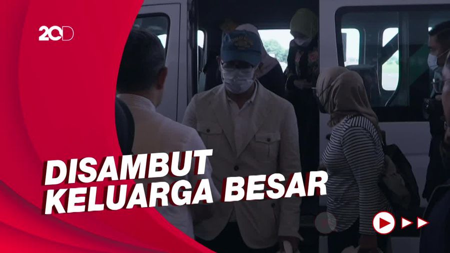 Momen Ridwan Kamil dan Keluarga Tiba di Bandara Soetta