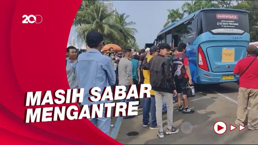 Ramai-ramai Penonton Formula E Berebut Naik Bus Menuju Sirkuit
