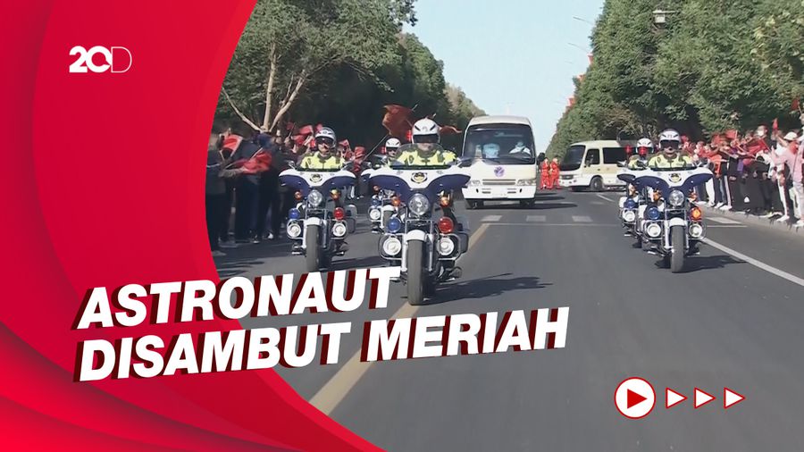 Kemeriahan Parade Peluncuran Shenzhou-14 di China