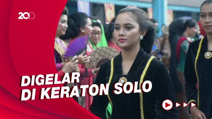 Melihat Parade Kebaya untuk Pengajuan Penetapan Hari Kebaya Nasional