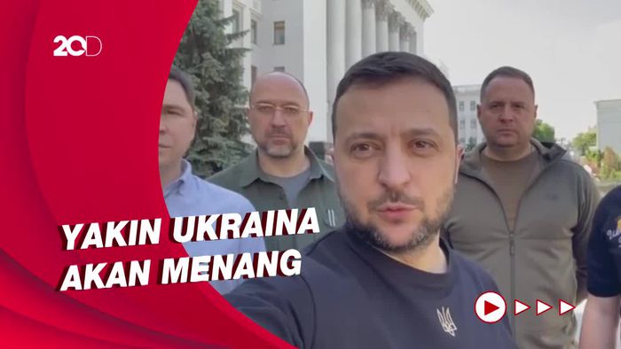 Zelenskiy Pamer Kelengkapan Pejabatnya saat 100 Hari Invasi Rusia