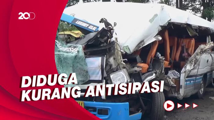 Laka Maut! Mobil Travel Tabrak Truk di Tol Cipularang, 3 Orang Tewas