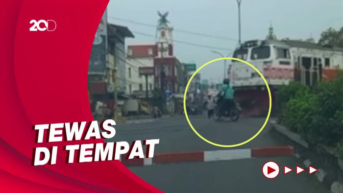 Terobos Palang Perlintasan, Pemotor di Karawang Tewas Disambar Kereta