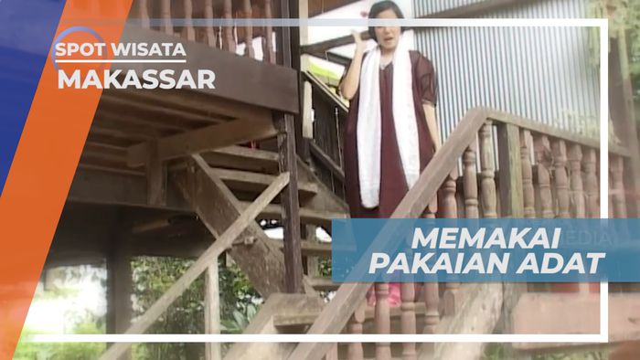 Mencoba Memakai Pakaian Adat Desa Lombasana, Makassar