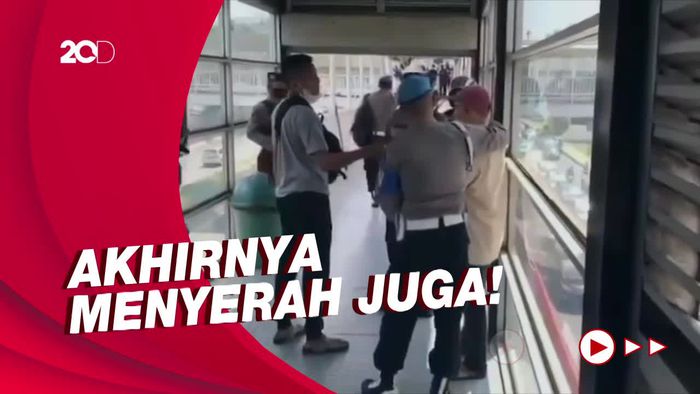 Bujuk Polisi Minta Copet Berpisau di TransJ Serahkan Diri