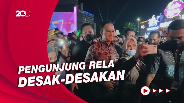 Momen Anies Diserbu Pengunjung Jakarta Fair 2022 untuk Selfie