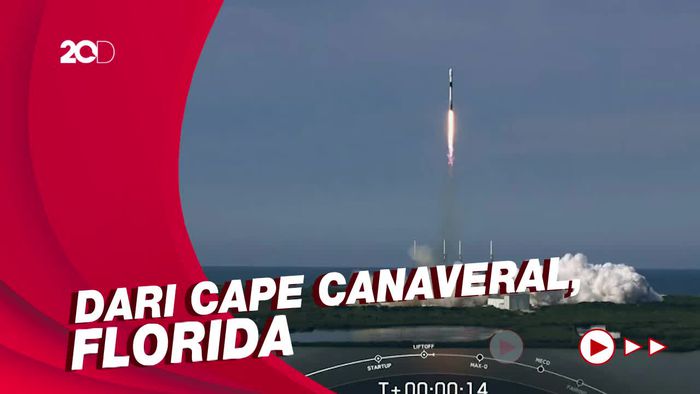 Detik-detik SpaceX Luncurkan Satelit Komunikasi Mesir