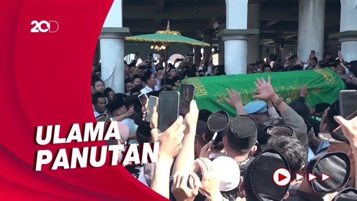 KH Dimyati Rois Tutup Usia, Ganjar: Ulama Pemberi Kesejukan