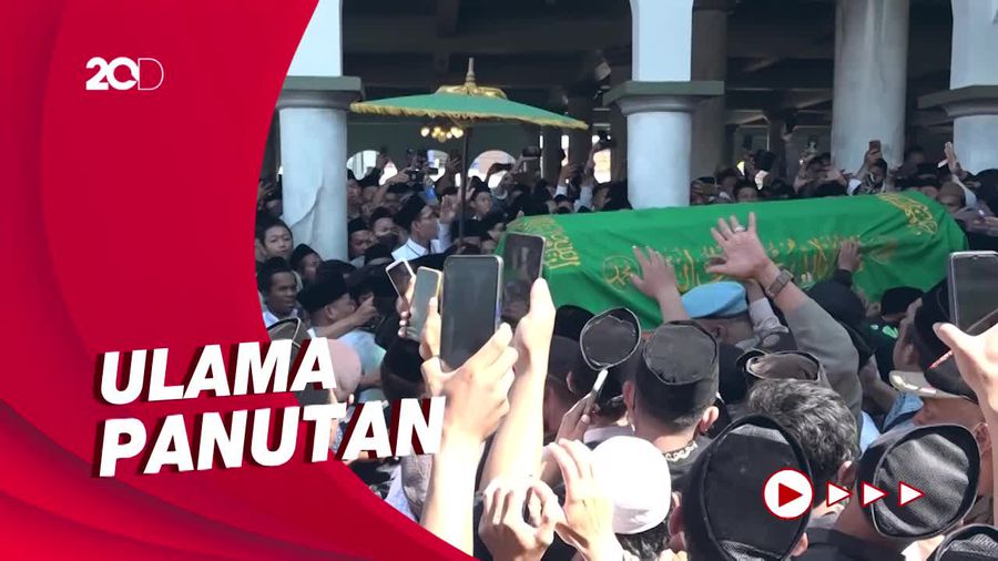 KH Dimyati Rois Tutup Usia, Ganjar: Ulama Pemberi Kesejukan