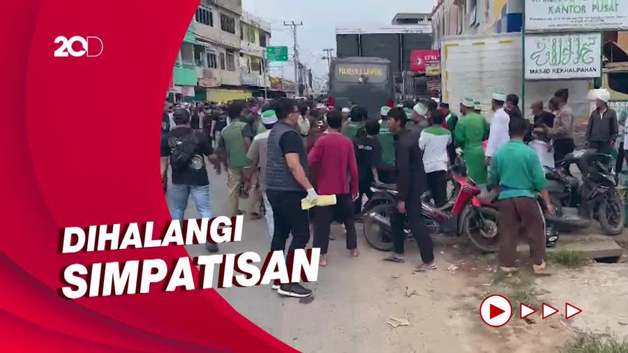 Momen Penangkapan Tokoh Khilafatul Muslimin di Lampung Berujung Ricuh!