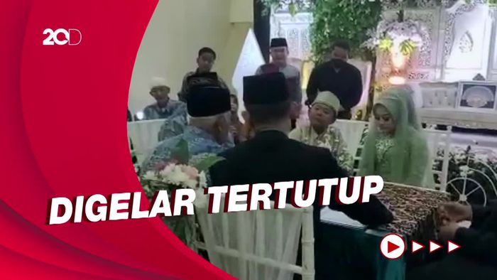 Selamat! Komedian Adul dan Whenti Resmi Menikah 