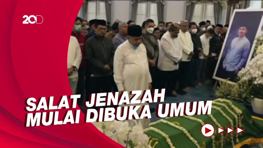 Warga Rela Antre Lama Demi Bisa Menyalatkan Jenazah Eril