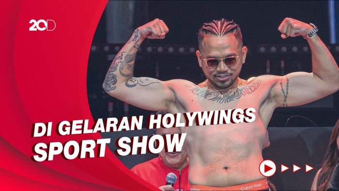 Adu Tinju Berlangsung Sengit, Roy Ricardo Menang Lawan Mario Lawalata