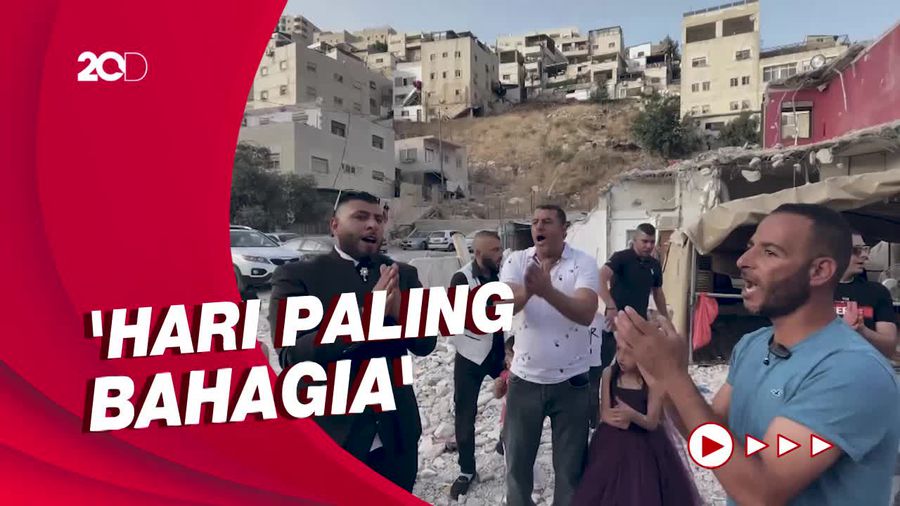 Momen Warga Palestina Menikah di Rumah yang Dihancurkan Israel
