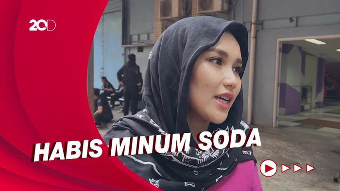 Ayu Ting Ting Sempat Sakit Saat Umroh Gegara Cuaca Panas 