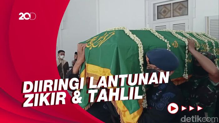 Momen Jenazah Eril Diberangkatkan Menuju Pemakaman Keluarga 