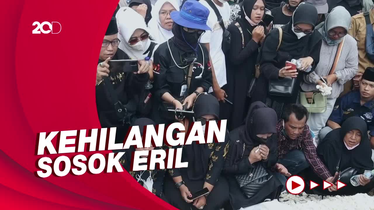 Isak Tangis Warga Di Makam Eril